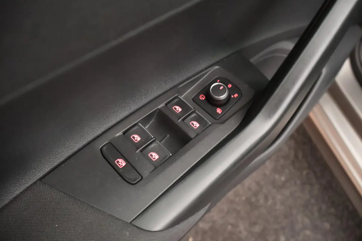 1.0 TSI 95pk R-Line Highline Virtual Cockpit Navigatie Adaptive Cruise Clima