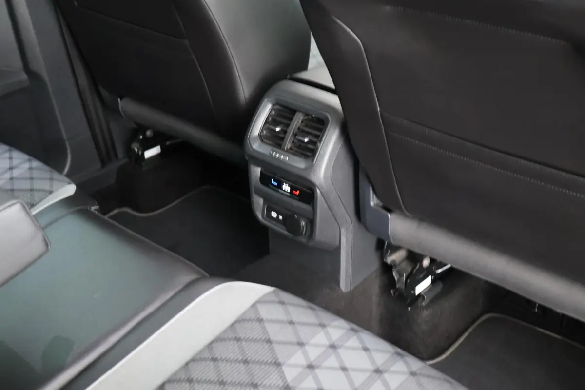 1.5 TSI 150pk DSG R-Line Business+ Panoramadak Camera Keyless Virtual Cockpit Navigatie