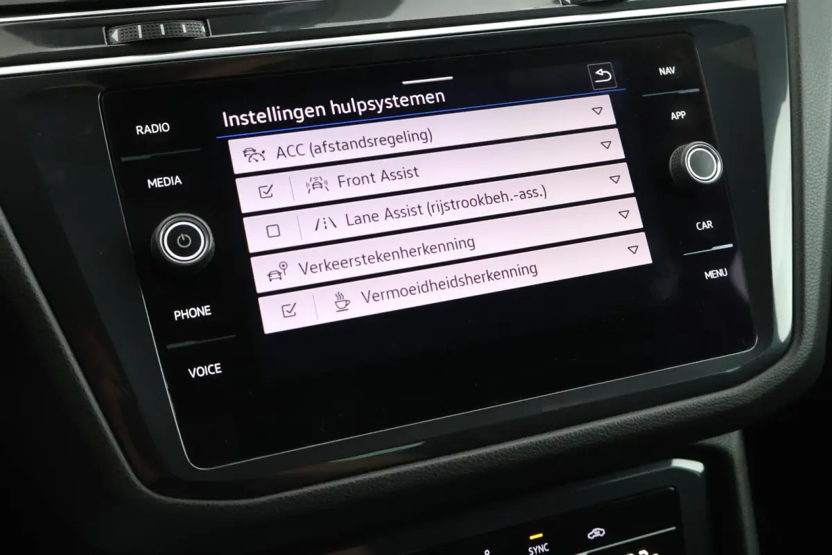 1.5 TSI 150pk DSG R-Line Business+ Panoramadak Camera Keyless Virtual Cockpit Navigatie