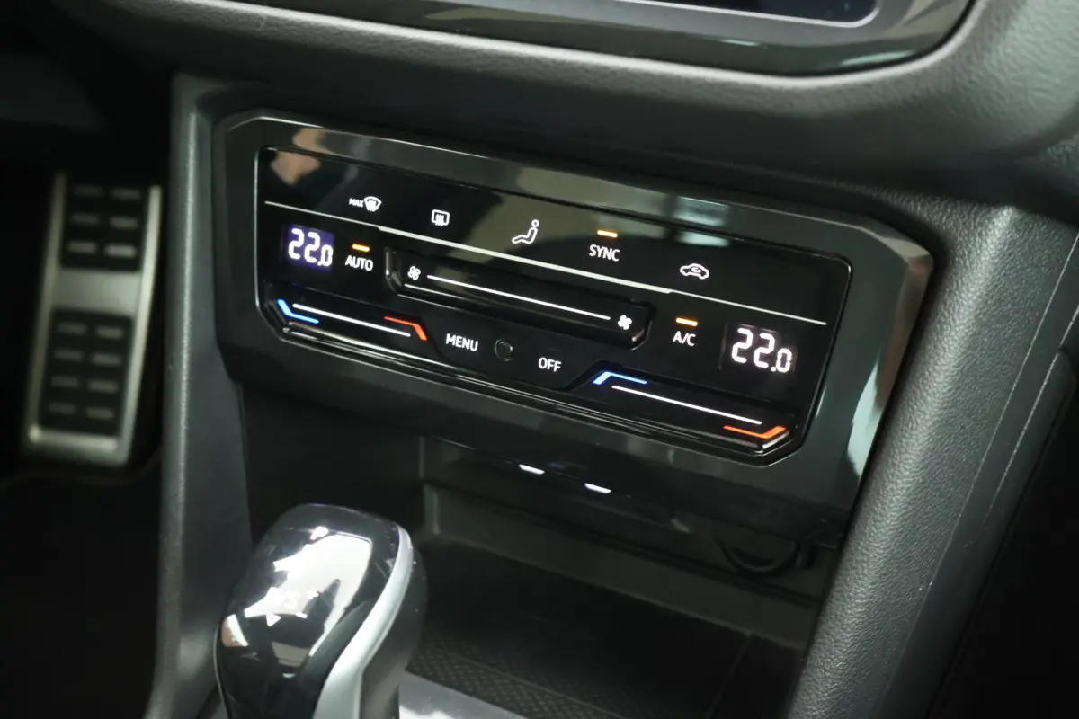 1.5 TSI 150pk DSG R-Line Business+ Panoramadak Camera Keyless Virtual Cockpit Navigatie