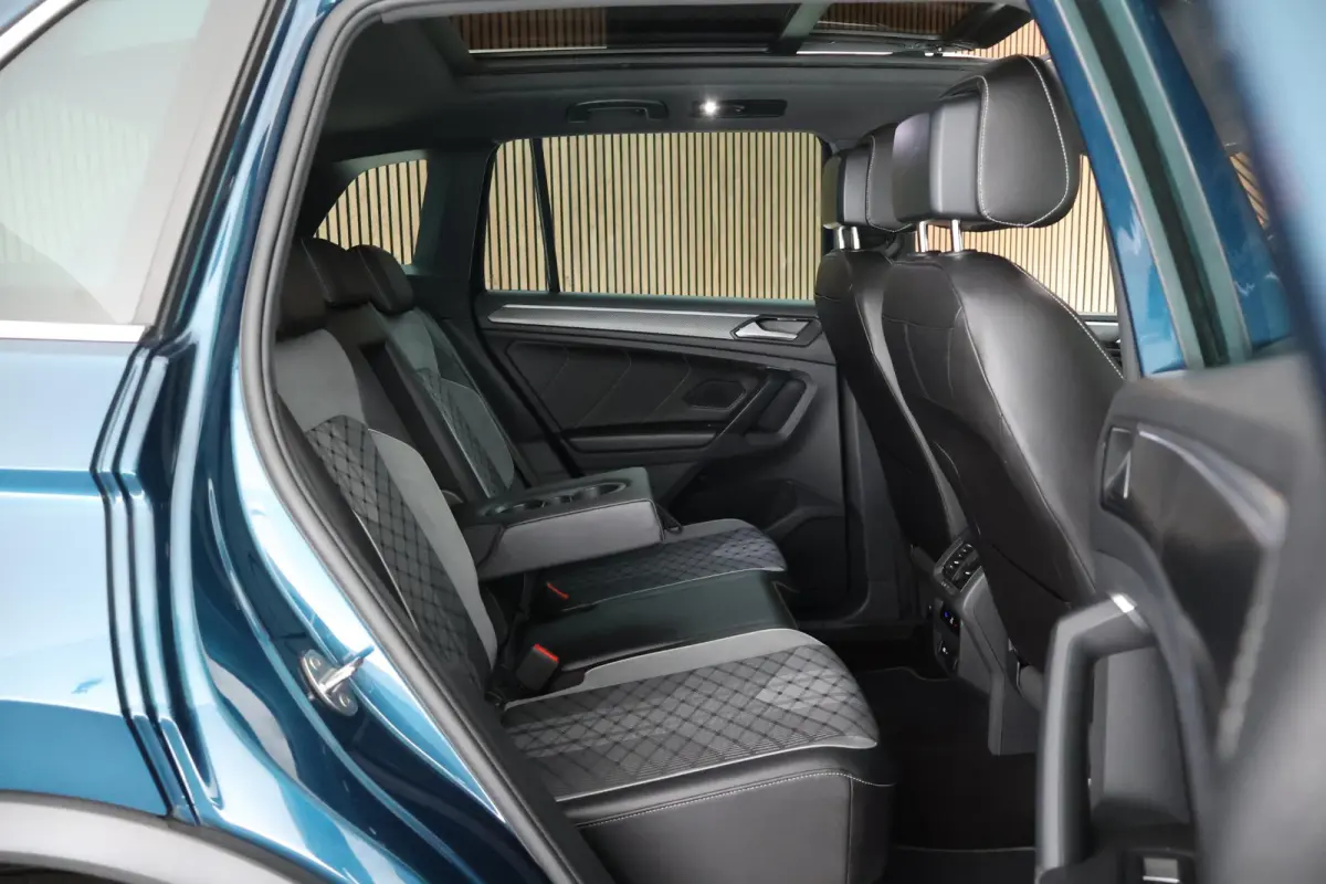 1.5 TSI 150pk DSG R-Line Business+ Panoramadak Camera Keyless Virtual Cockpit Navigatie