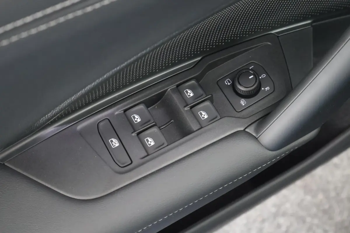 1.5 204pk eHybrid Life Camera Keyless Virtual Cockpit Carplay Panoramadak Trekhaak