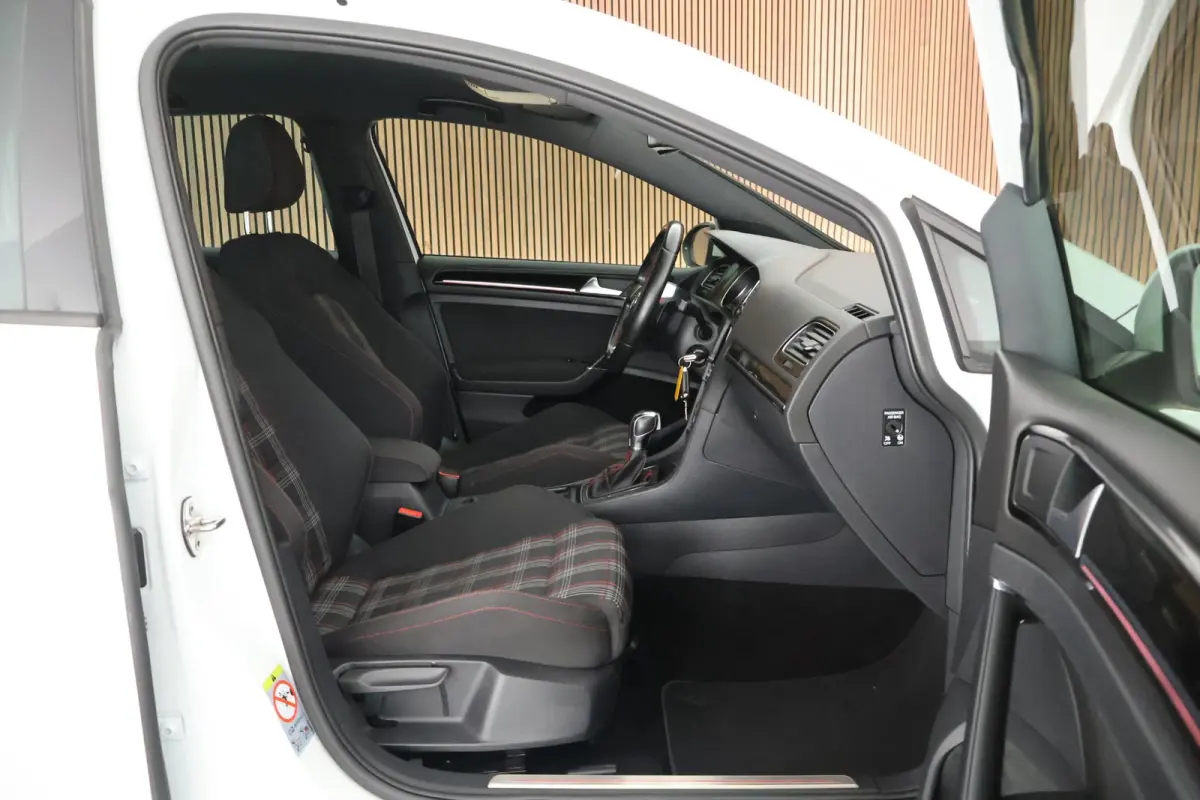 2.0 TSI 230pk DSG GTI Performance Xenon Camera Navigatie Cruise Control Drive Select