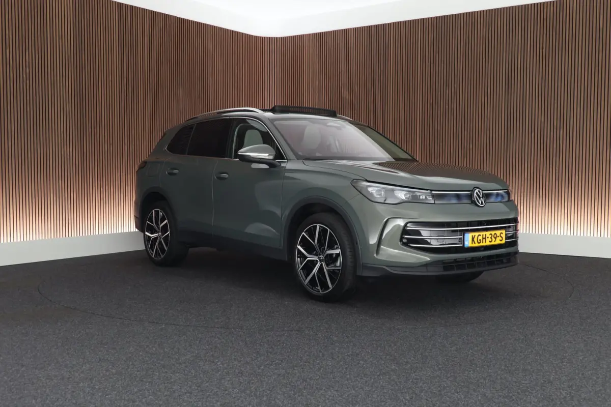 1.5 eHybrid 204pk Elegance Trekhaak 360Camera Head-Up Stuur+Stoelverwarming Keyless Massage Panoramadak