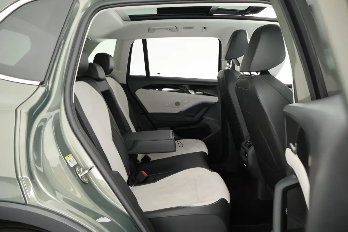 1.5 eHybrid 204pk Elegance Trekhaak 360Camera Head-Up Stuur+Stoelverwarming Keyless Massage Panoramadak