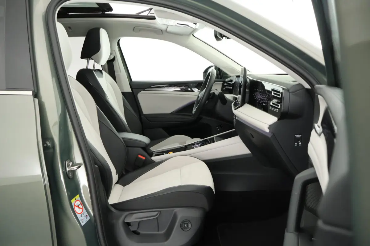1.5 eHybrid 204pk Elegance Trekhaak 360Camera Head-Up Stuur+Stoelverwarming Keyless Massage Panoramadak