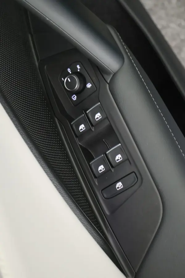 1.5 eHybrid 204pk Elegance Trekhaak 360Camera Head-Up Stuur+Stoelverwarming Keyless Massage Panoramadak