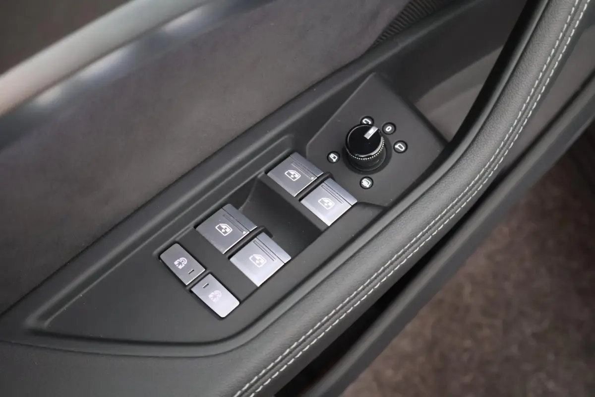 55 408pk 95 kWh SoH 94% quattro S edition Luchtvering Memory Camera Keyless Adaptive cruise 2x S-Line