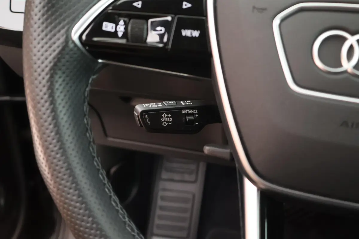 55 408pk 95 kWh SoH 94% quattro S edition Luchtvering Memory Camera Keyless Adaptive cruise 2x S-Line