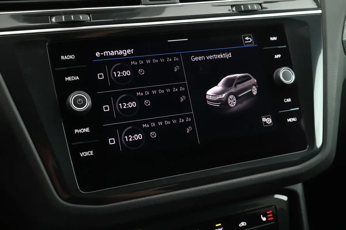 1.4 TSI eHybrid 245pk R-Line Black Style HUD Trekhaak 360Camera Leder Stoelverwarming Virtual Cockpit Keyless Navigatie Memory