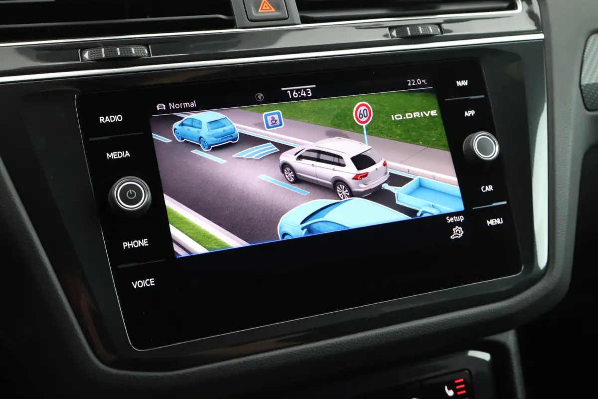 1.4 TSI eHybrid 245pk R-Line Black Style HUD Trekhaak 360Camera Leder Stoelverwarming Virtual Cockpit Keyless Navigatie Memory