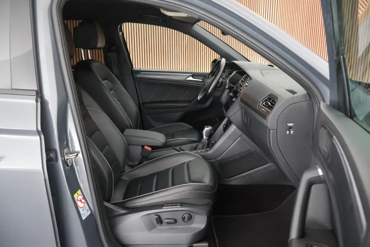 1.4 TSI eHybrid 245pk R-Line Black Style HUD Trekhaak 360Camera Leder Stoelverwarming Virtual Cockpit Keyless Navigatie Memory