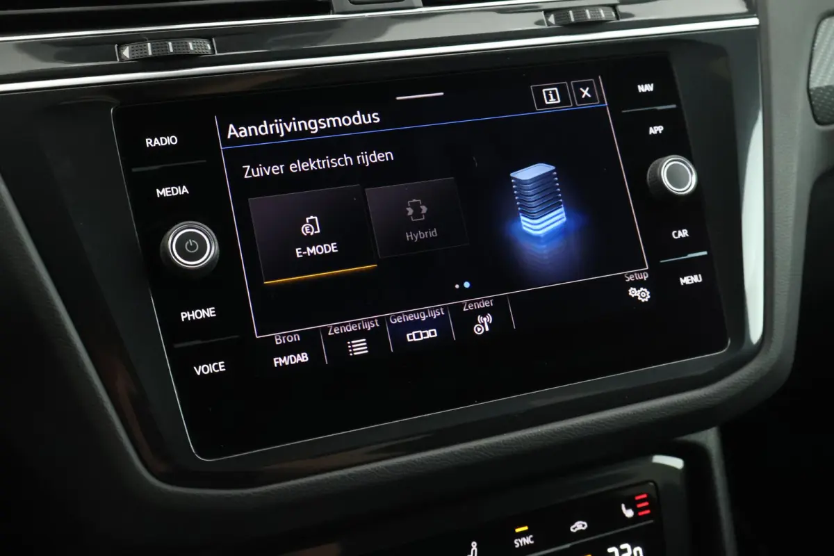 1.4 TSI eHybrid 245pk R-Line Black Style HUD Trekhaak 360Camera Leder Stoelverwarming Virtual Cockpit Keyless Navigatie Memory