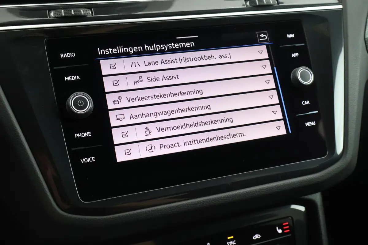 1.4 TSI eHybrid 245pk R-Line Black Style HUD Trekhaak 360Camera Leder Stoelverwarming Virtual Cockpit Keyless Navigatie Memory
