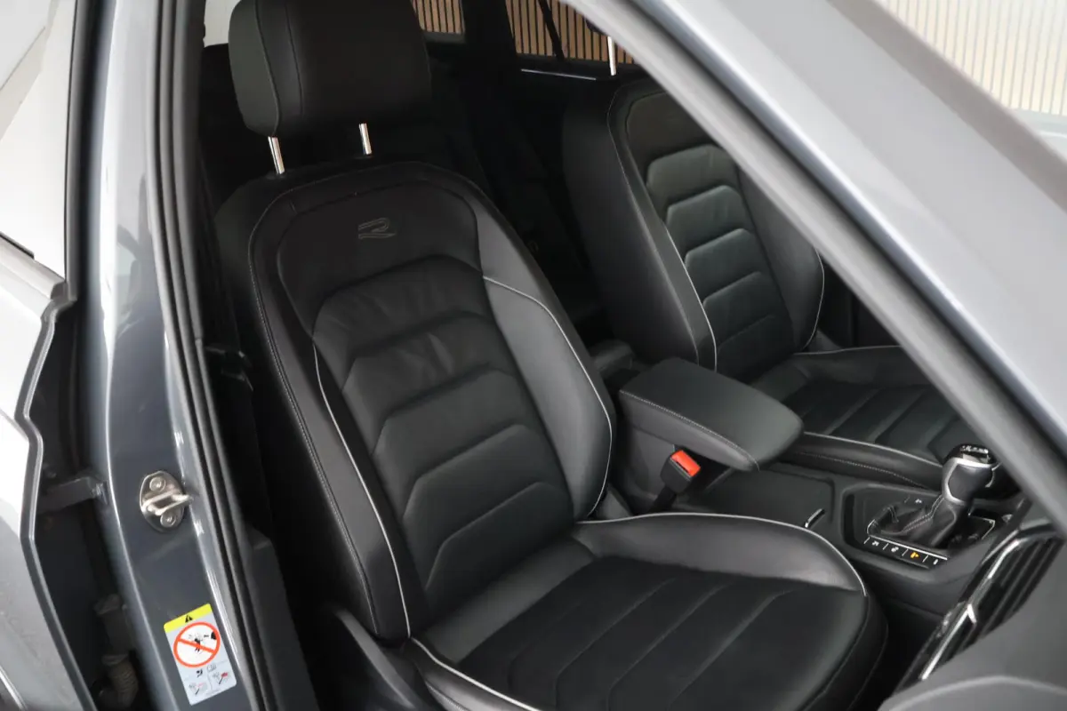 1.4 TSI eHybrid 245pk R-Line Black Style HUD Trekhaak 360Camera Leder Stoelverwarming Virtual Cockpit Keyless Navigatie Memory