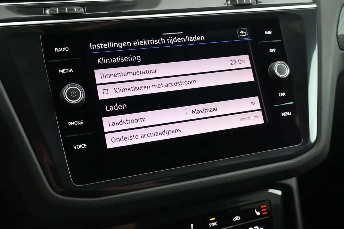 1.4 TSI eHybrid 245pk R-Line Black Style HUD Trekhaak 360Camera Leder Stoelverwarming Virtual Cockpit Keyless Navigatie Memory