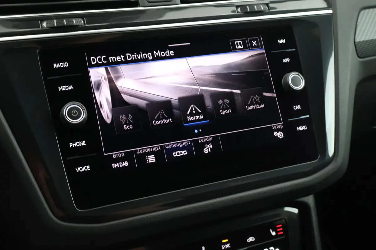 1.4 TSI eHybrid 245pk R-Line Black Style HUD Trekhaak 360Camera Leder Stoelverwarming Virtual Cockpit Keyless Navigatie Memory