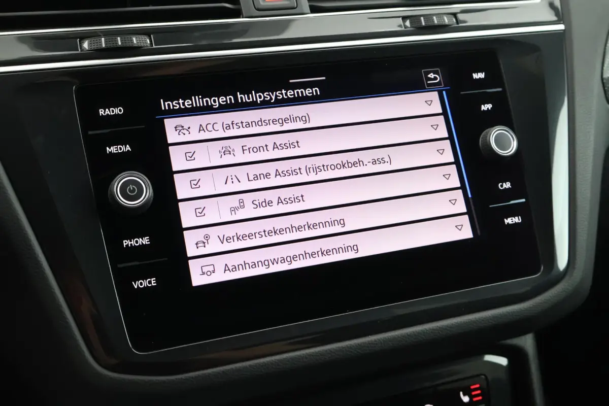 1.4 TSI eHybrid 245pk R-Line Black Style HUD Trekhaak 360Camera Leder Stoelverwarming Virtual Cockpit Keyless Navigatie Memory