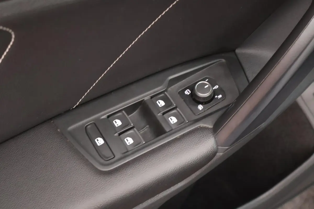 1.4 TSI eHybrid 245pk R-Line Black Style HUD Trekhaak 360Camera Leder Stoelverwarming Virtual Cockpit Keyless Navigatie Memory