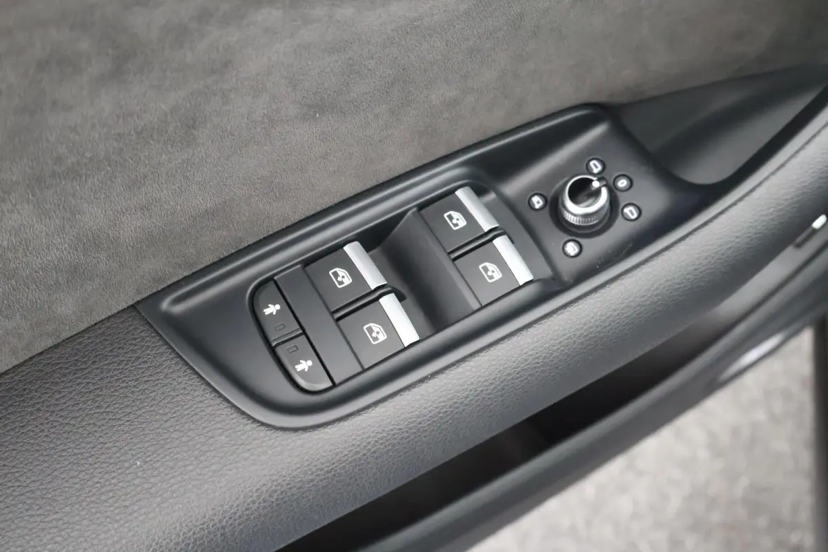 55 TFSI e 381pk quattro Pro Line S Trekhaak 360Camera B&O Head-Up Keyless Virtual Cockpit Luchtvering Panoramadak 2x S-Line