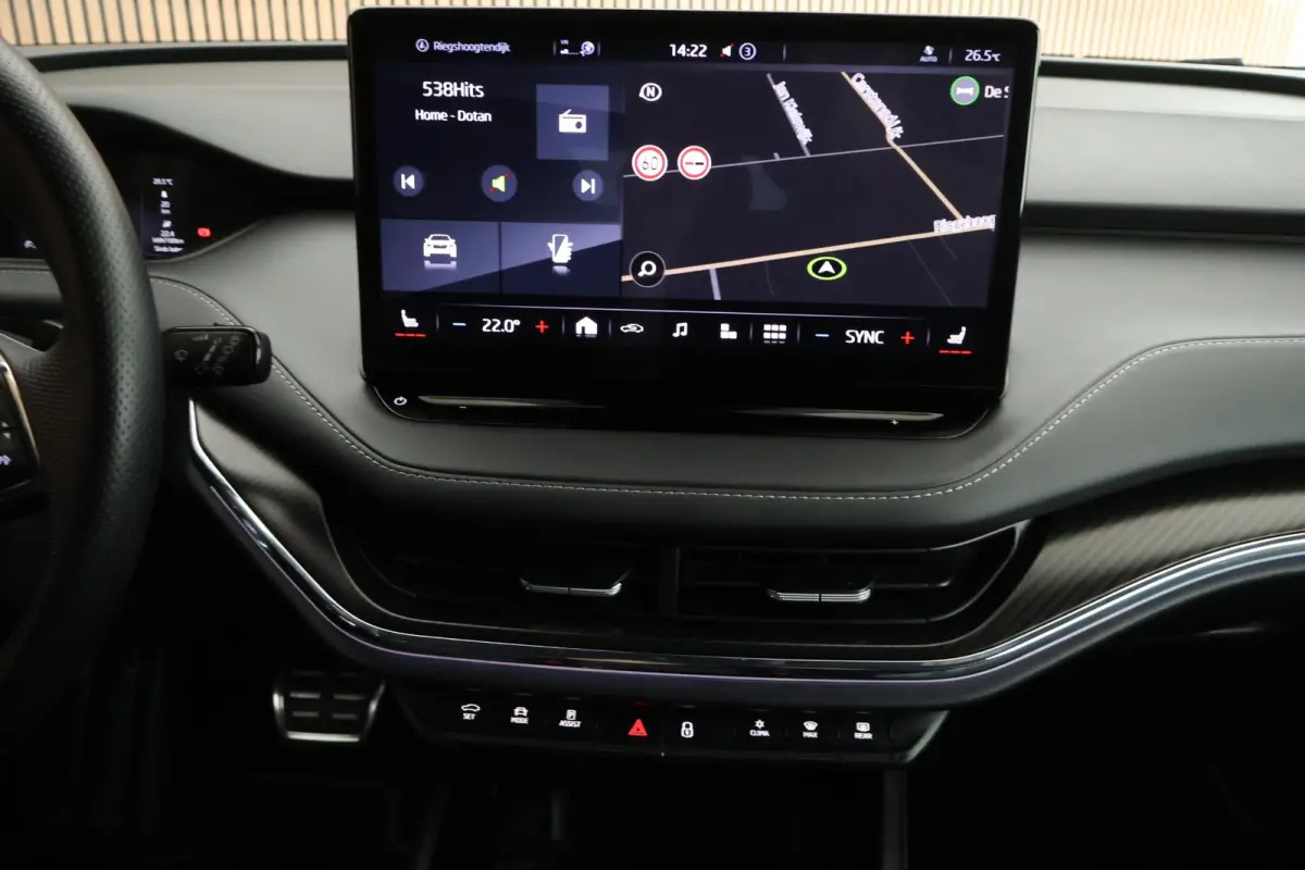 80 Sportline 204pk SOH 96% Stoelverwarming ACC Camera Navigatie
