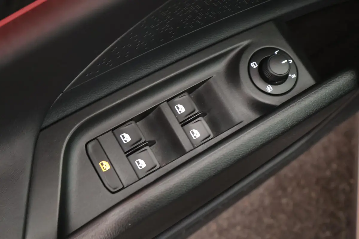 80 Sportline 204pk SOH 96% Stoelverwarming ACC Camera Navigatie