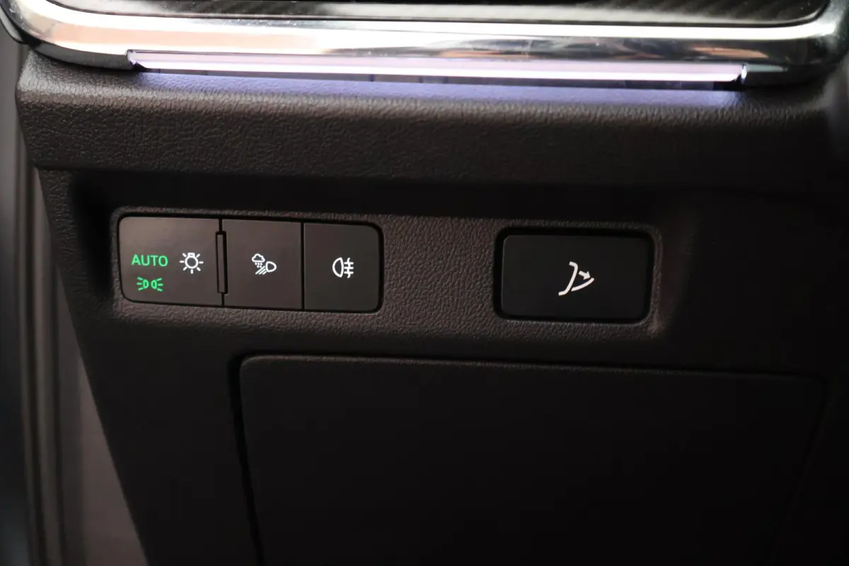 80 Sportline 204pk SOH 96% Stoelverwarming ACC Camera Navigatie