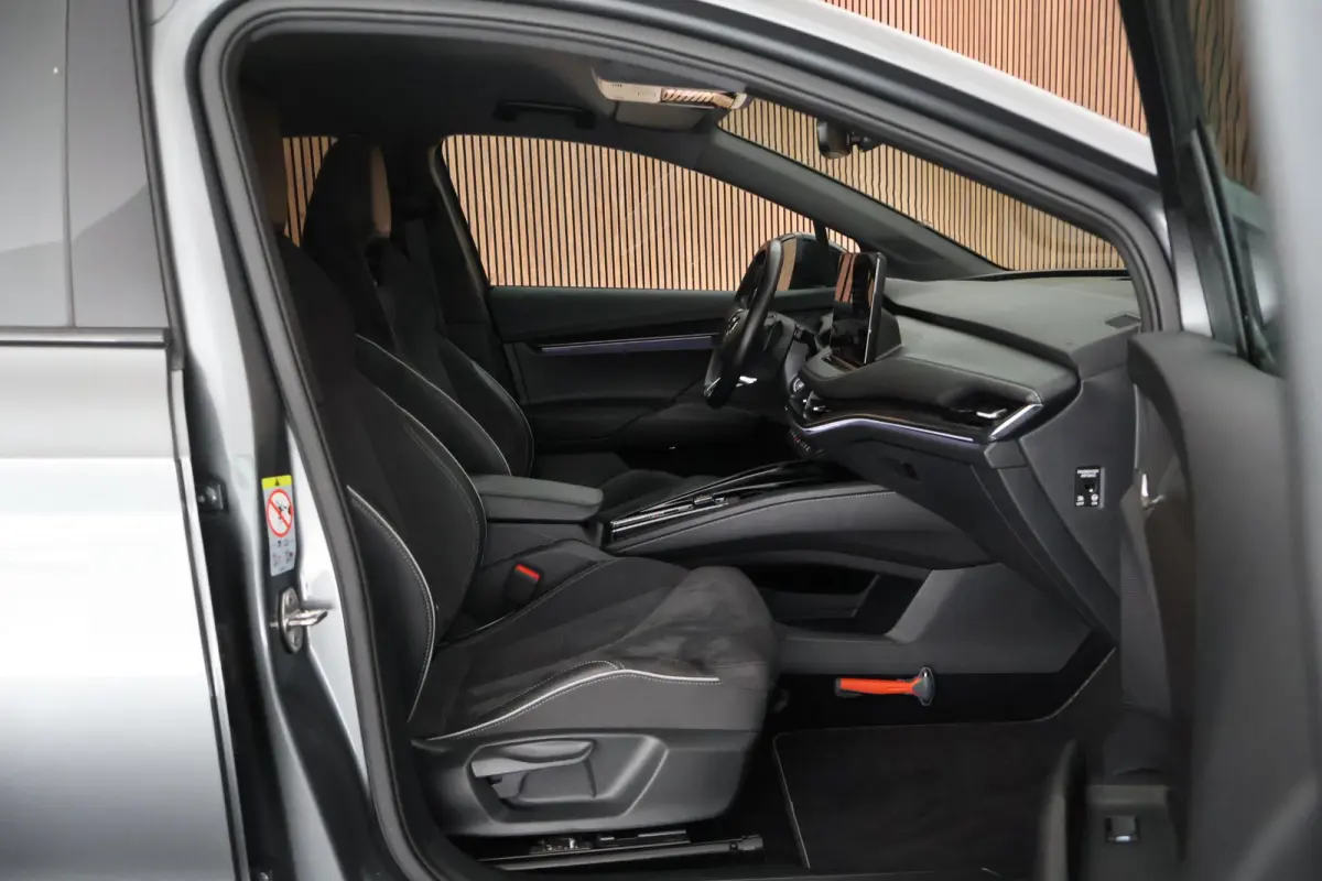 80 Sportline 204pk SOH 96% Stoelverwarming ACC Camera Navigatie