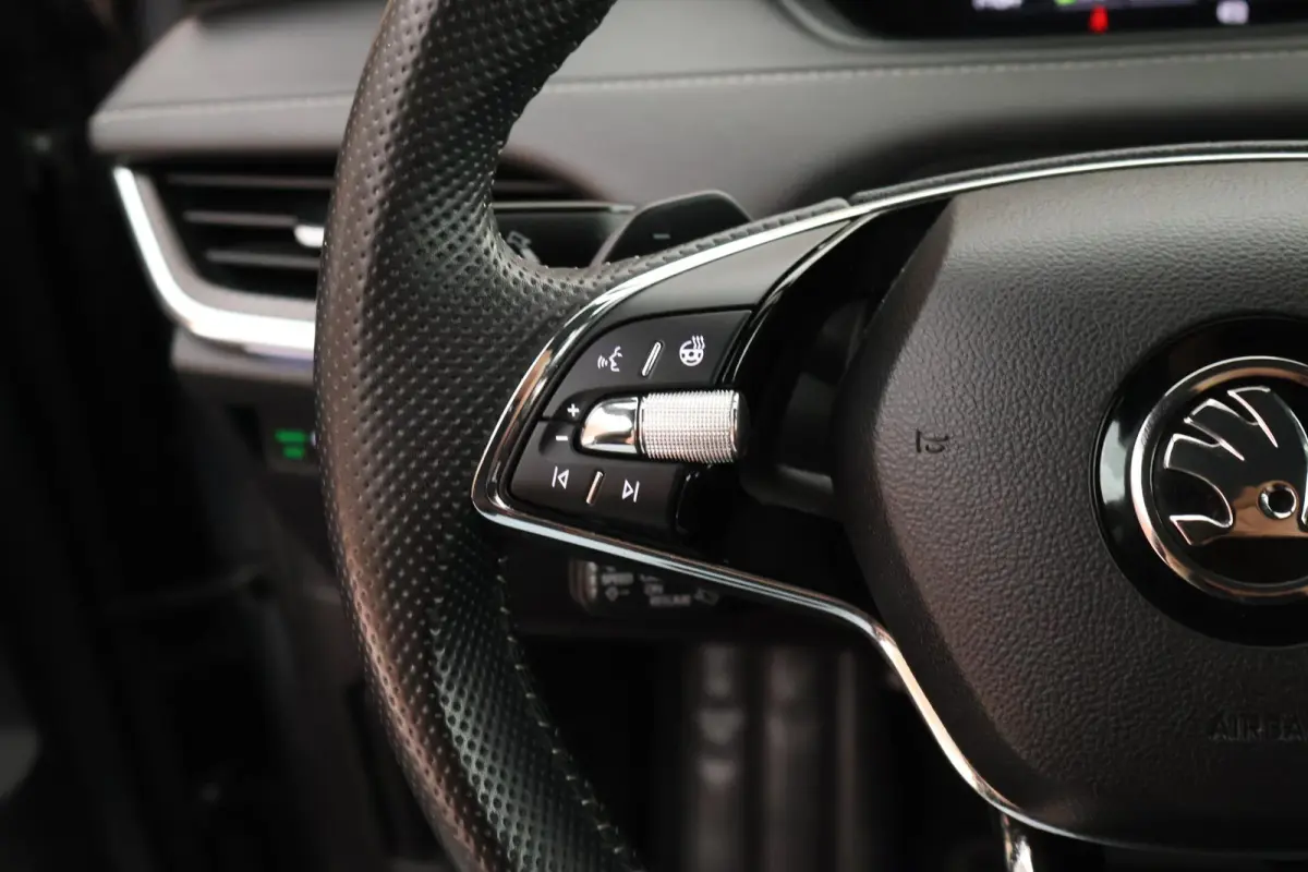 80 Sportline 204pk SOH 96% Stoelverwarming ACC Camera Navigatie