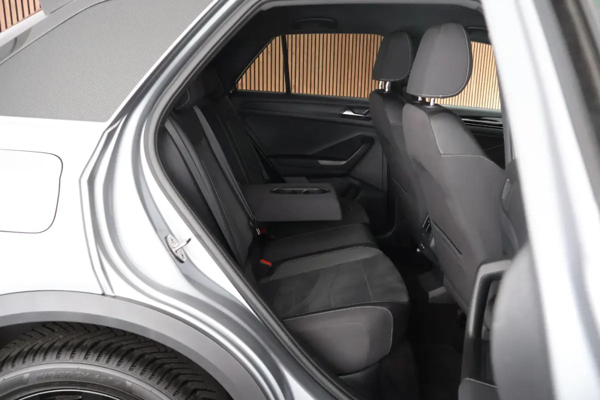 1.5 TSI 150pk DSG R-Line Black Style Trekhaak IQ.Light Virtual Cockpit Camera Stoelverwarming Navigatie