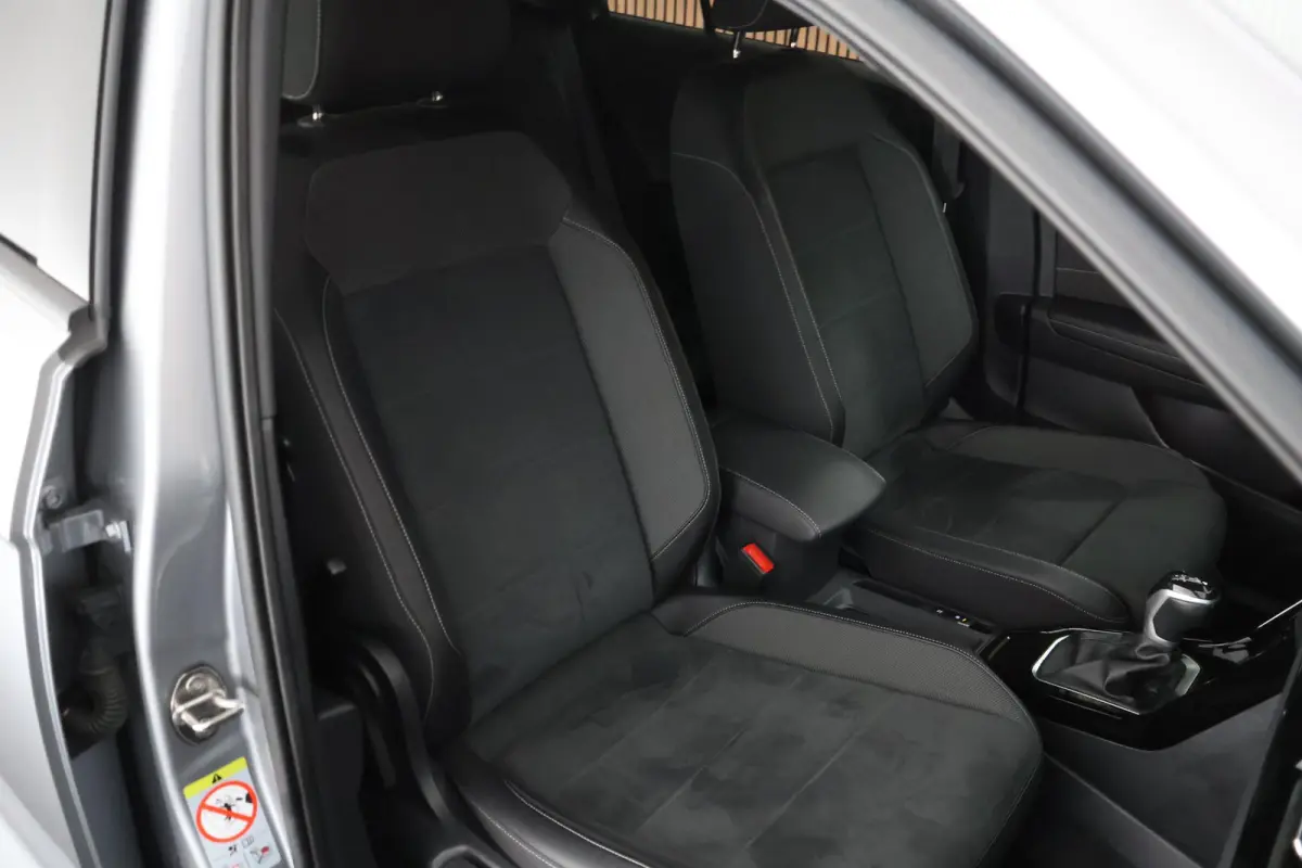 1.5 TSI 150pk DSG R-Line Black Style Trekhaak IQ.Light Virtual Cockpit Camera Stoelverwarming Navigatie