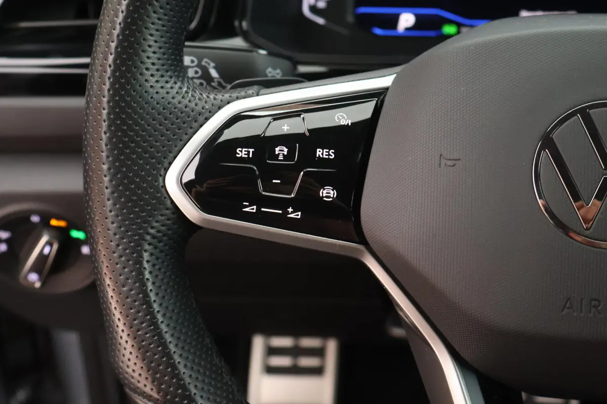 1.5 TSI 150pk DSG R-Line Black Style Trekhaak IQ.Light Virtual Cockpit Camera Stoelverwarming Navigatie