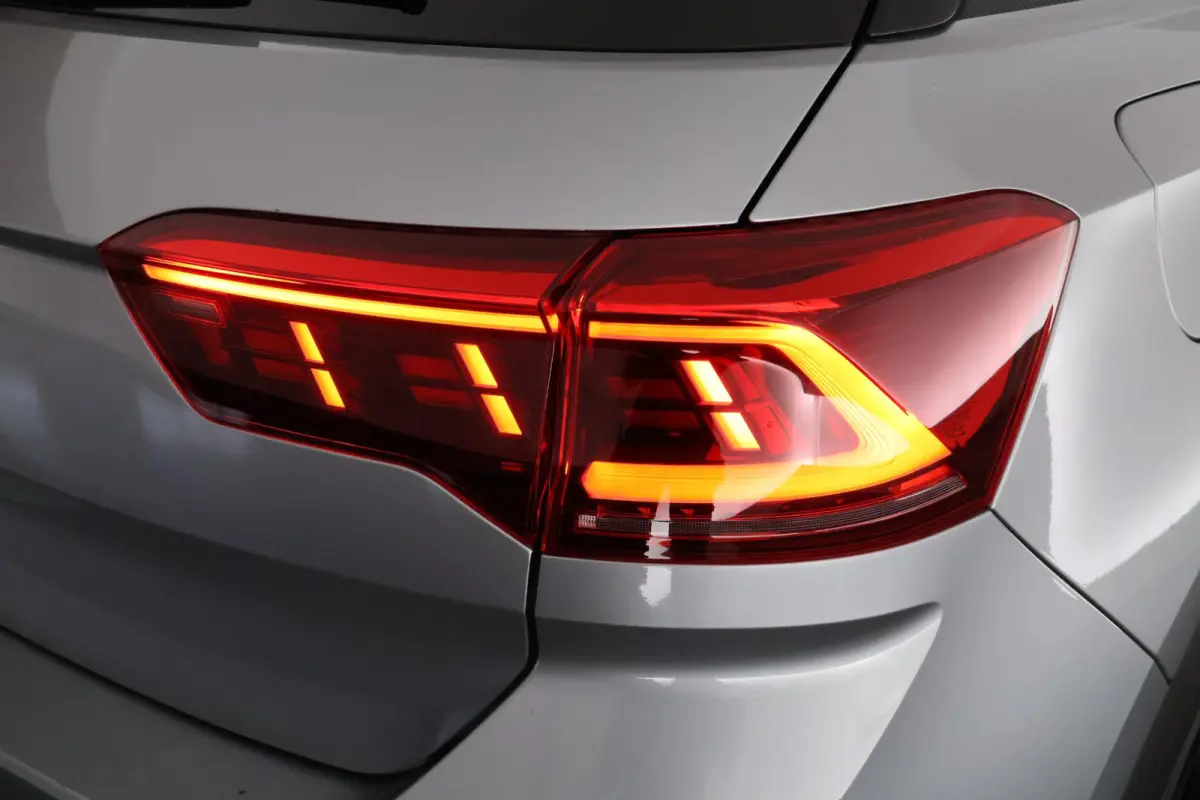 1.5 TSI 150pk DSG R-Line Black Style Trekhaak IQ.Light Virtual Cockpit Camera Stoelverwarming Navigatie