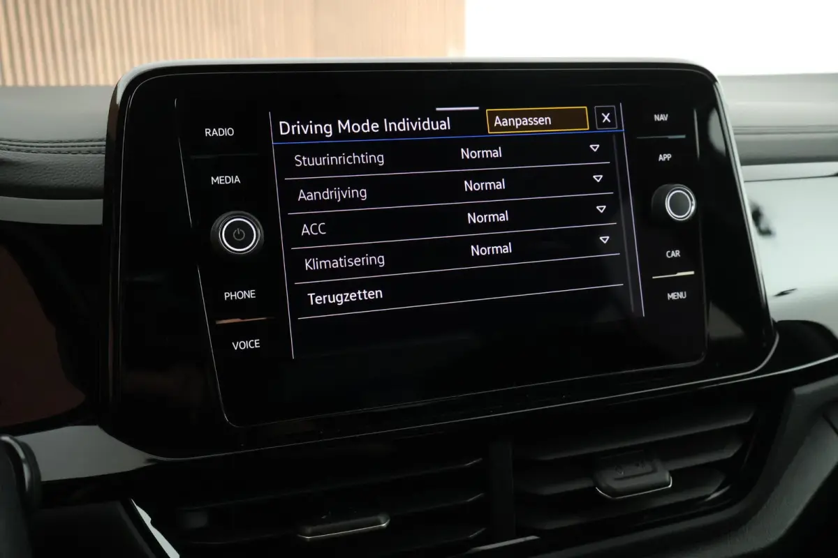 1.5 TSI 150pk DSG R-Line Black Style Trekhaak IQ.Light Virtual Cockpit Camera Stoelverwarming Navigatie