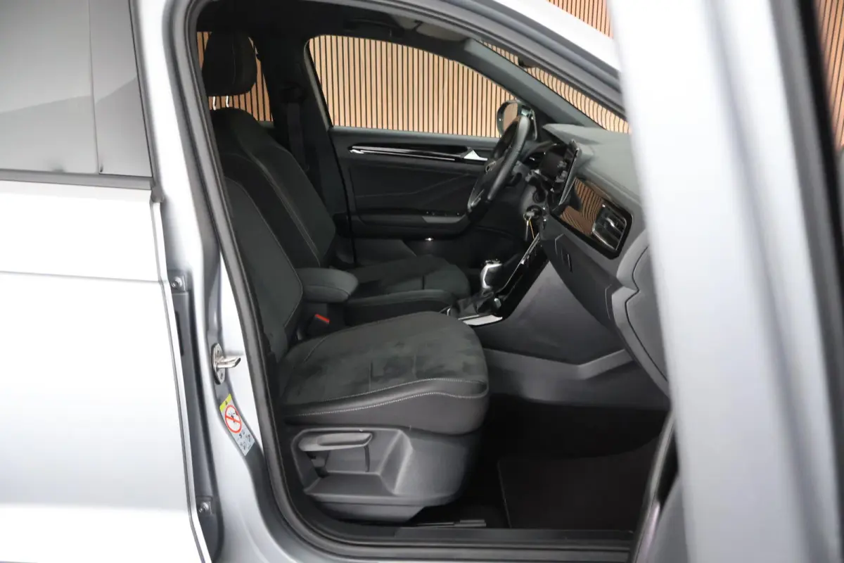 1.5 TSI 150pk DSG R-Line Black Style Trekhaak IQ.Light Virtual Cockpit Camera Stoelverwarming Navigatie