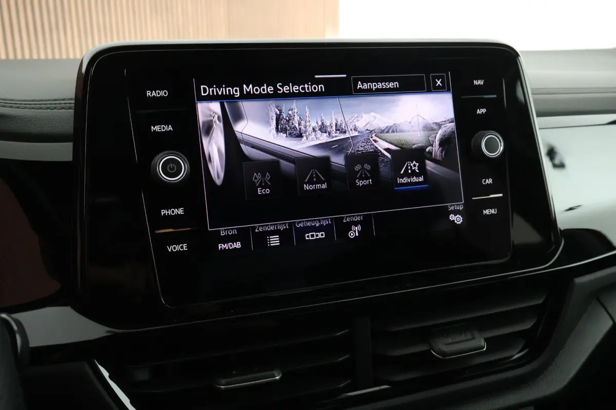 1.5 TSI 150pk DSG R-Line Black Style Trekhaak IQ.Light Virtual Cockpit Camera Stoelverwarming Navigatie