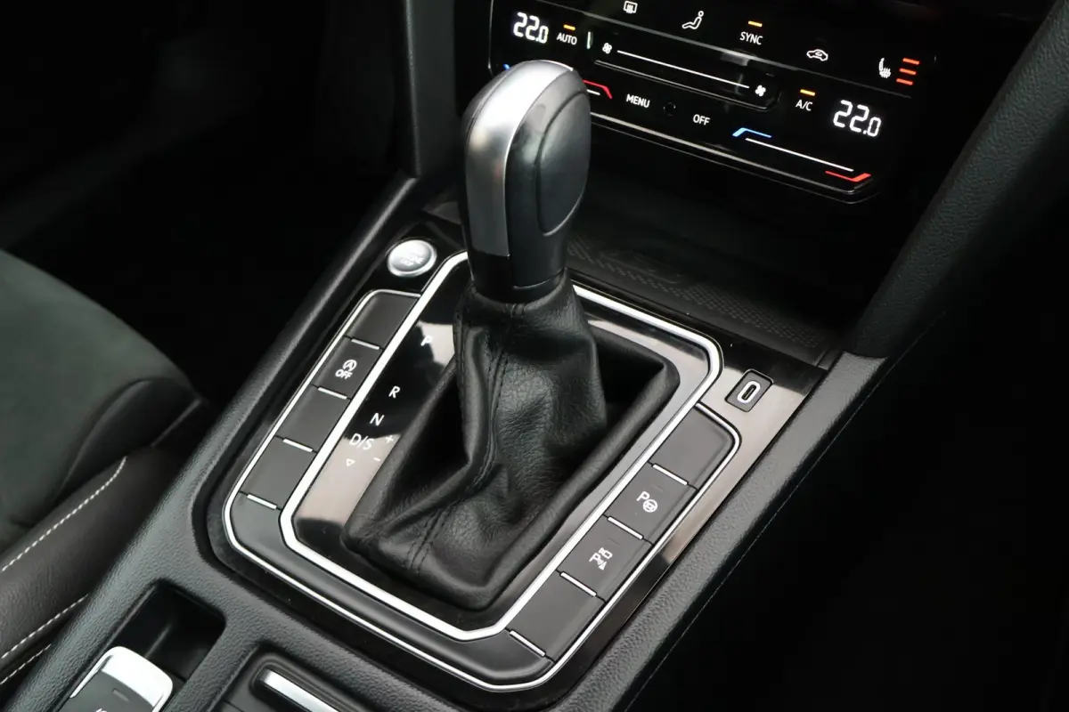 1.5 TSI 150pk DSG R-Line Business + Keyless Panoramadak 360Camera Stoelverwarming Virtual Cockpit Navigatie