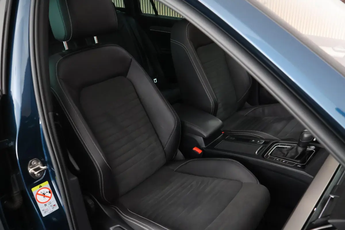 1.5 TSI 150pk DSG R-Line Business + Keyless Panoramadak 360Camera Stoelverwarming Virtual Cockpit Navigatie