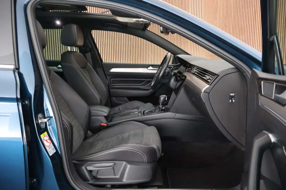 1.5 TSI 150pk DSG R-Line Business + Keyless Panoramadak 360Camera Stoelverwarming Virtual Cockpit Navigatie