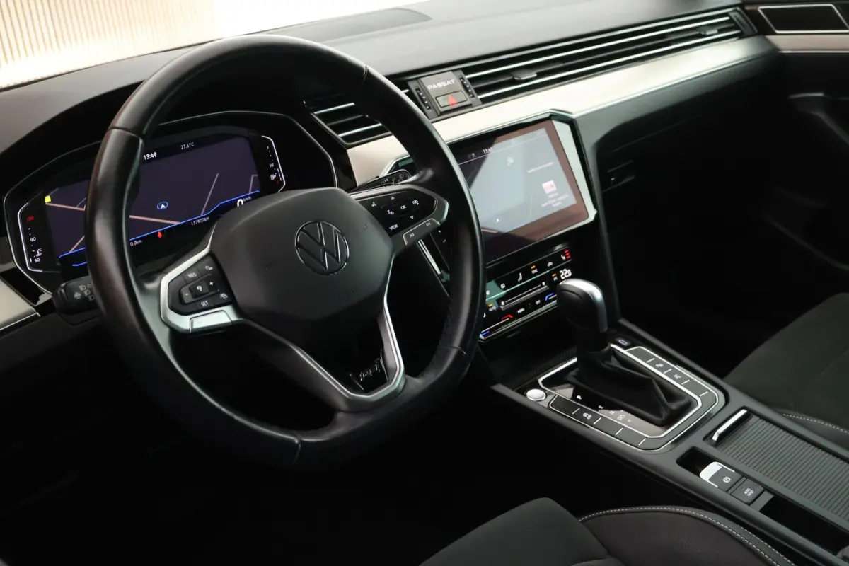 1.5 TSI 150pk DSG R-Line Business + Keyless Panoramadak 360Camera Stoelverwarming Virtual Cockpit Navigatie