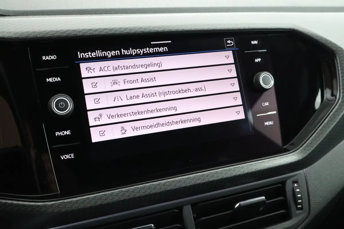 1.0 TSI 110pk DSG R-Line Camera LED Stoelverwarming Virtual Cockpit Navigatie
