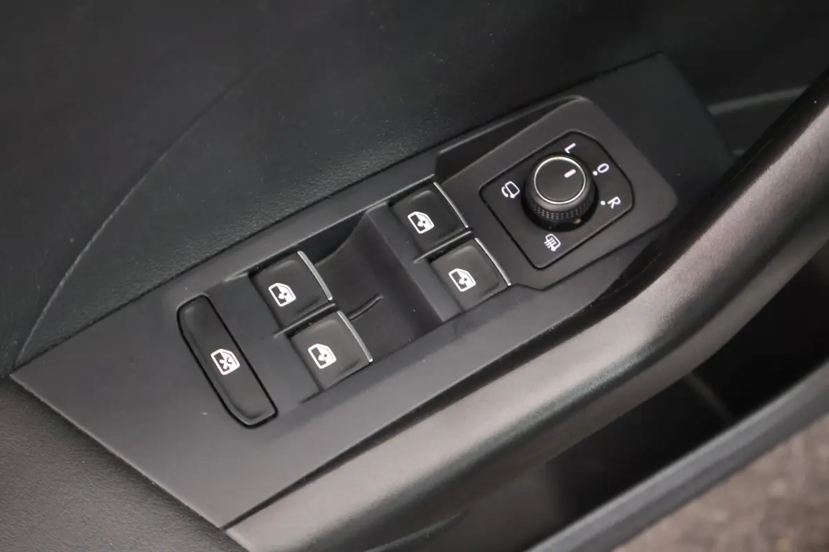 1.0 TSI 110pk DSG R-Line Camera LED Stoelverwarming Virtual Cockpit Navigatie