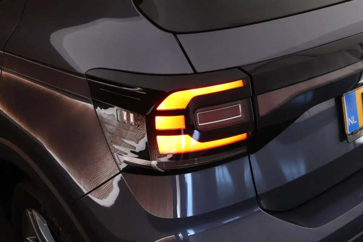 1.0 TSI 110pk DSG R-Line Camera LED Stoelverwarming Virtual Cockpit Navigatie