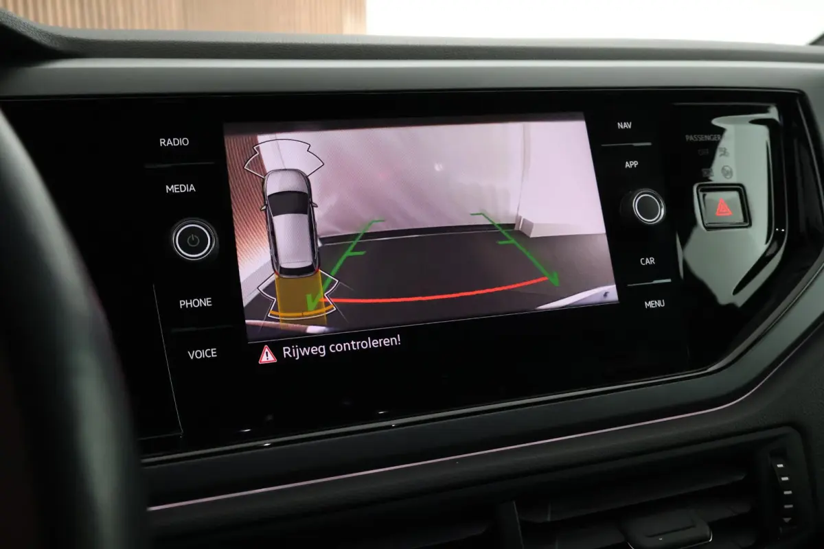 1.0 TSI 95pk 2x R-Line Climate Control ACC Camera Stoelverwarming Keyless Navigatie
