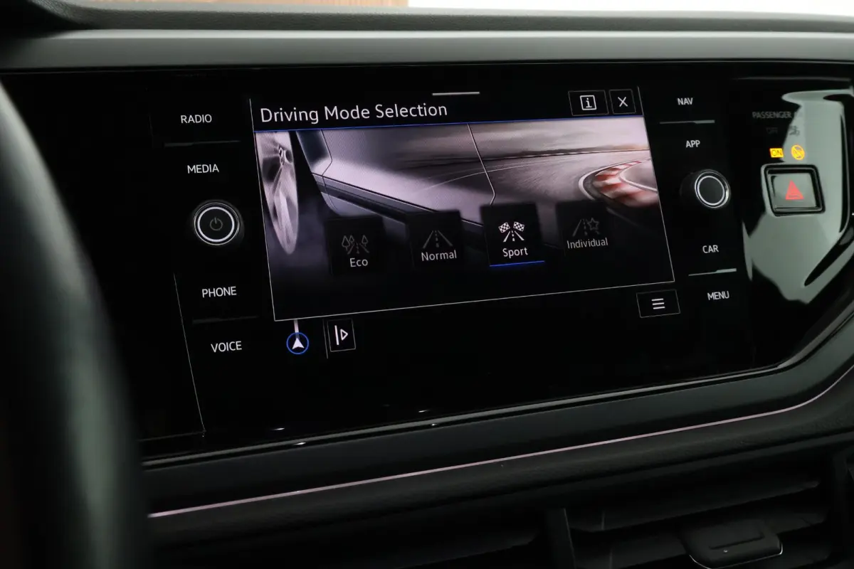 1.0 TSI 95pk 2x R-Line Climate Control ACC Camera Stoelverwarming Keyless Navigatie