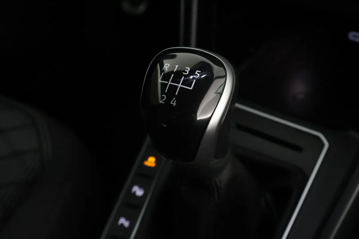 1.0 TSI 95pk 2x R-Line Climate Control ACC Camera Stoelverwarming Keyless Navigatie
