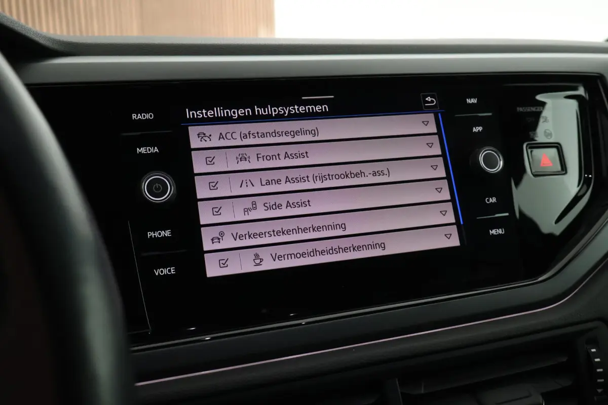 1.0 TSI 95pk 2x R-Line Climate Control ACC Camera Stoelverwarming Keyless Navigatie
