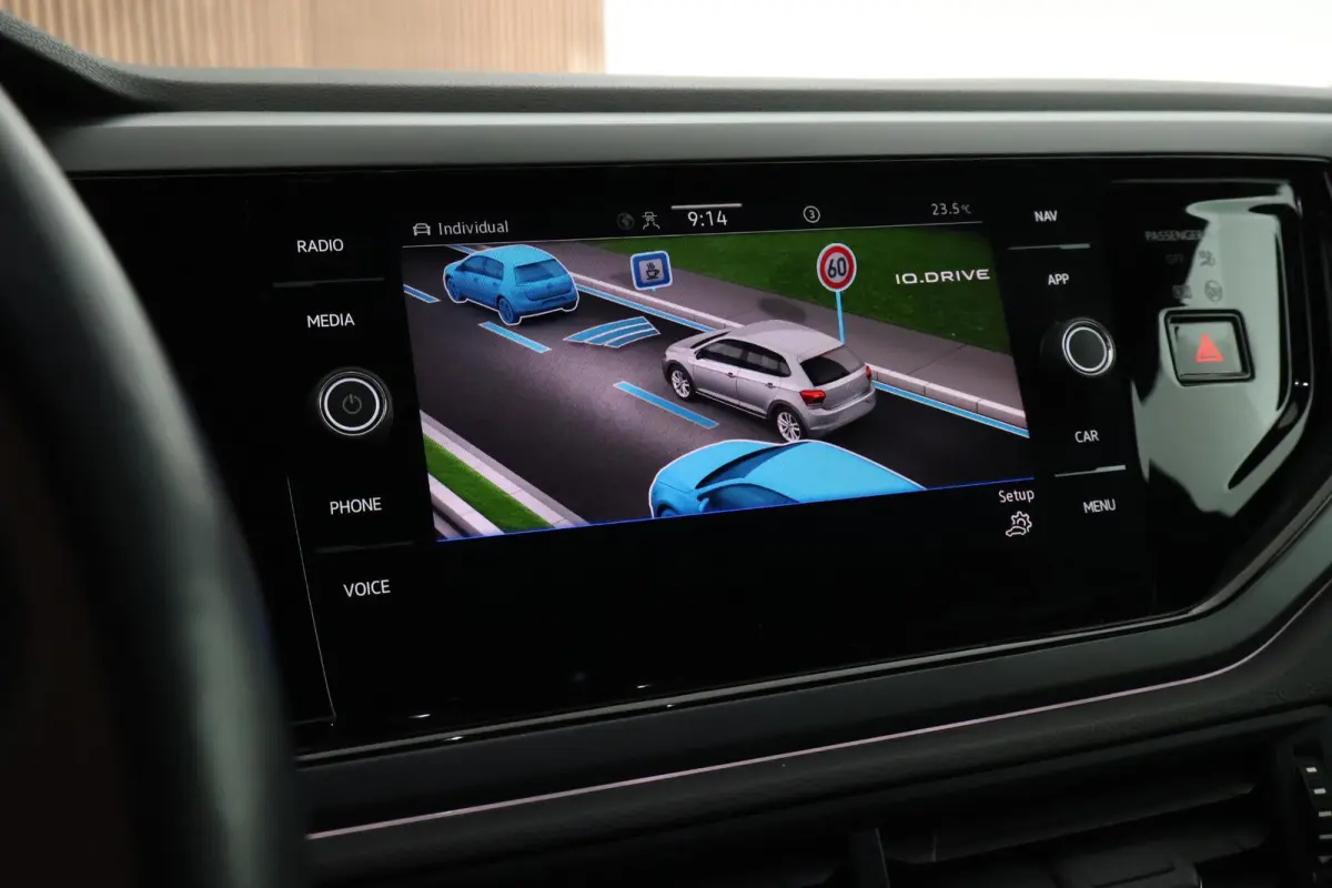1.0 TSI 95pk 2x R-Line Climate Control ACC Camera Stoelverwarming Keyless Navigatie