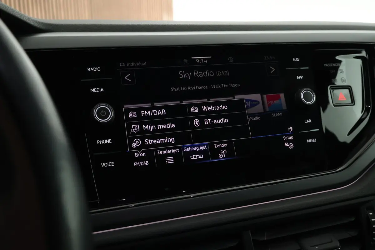 1.0 TSI 95pk 2x R-Line Climate Control ACC Camera Stoelverwarming Keyless Navigatie