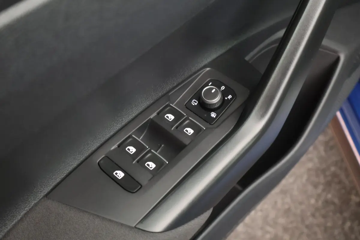 1.0 TSI 95pk 2x R-Line Climate Control ACC Camera Stoelverwarming Keyless Navigatie